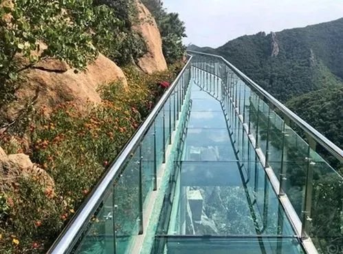 如何看待辽宁玻璃栈道发生事故这件事呢？