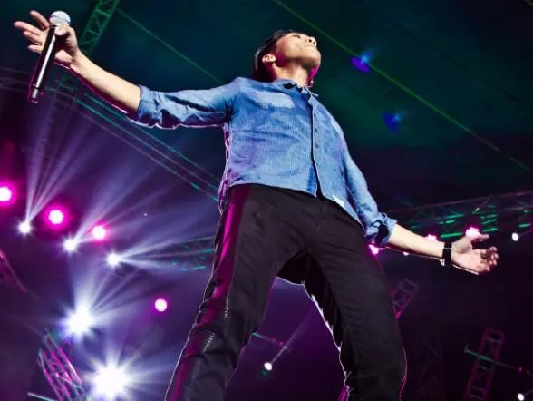 中国好声音第三季唱粤语晋级 陈乐基倾情《光辉岁月》被淘汰