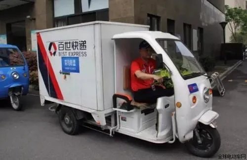 百世快递回应13吨包裹烧毁，为什么很多人都说这个快递活该？