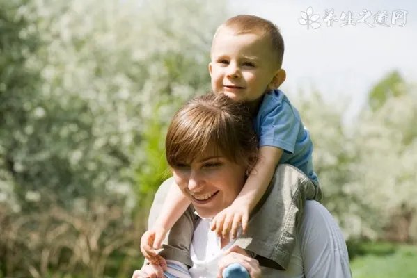 什么样的睫毛膏不晕妆 防晕染的睫毛膏推荐
