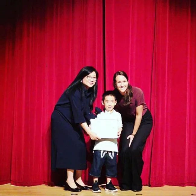 Jasper幼儿园毕业照甜吗？