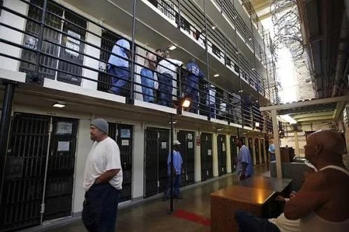 纽约州四所监狱成新冠病毒滋生地，为何监狱疫情高发？