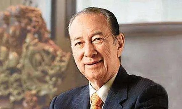 四太梁安琪年轻照流出，一头短发显清纯60岁依然美，你赞同吗？