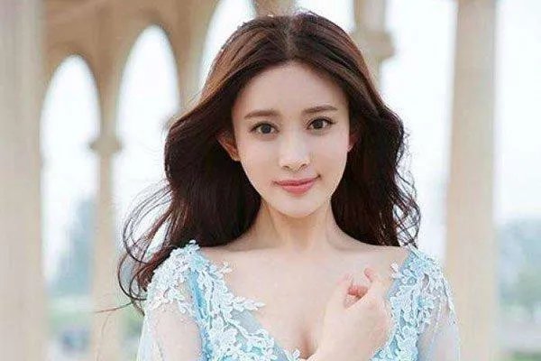 郭敬明骂孟子义网红脸，他自己就整容怎么好意思骂别人？