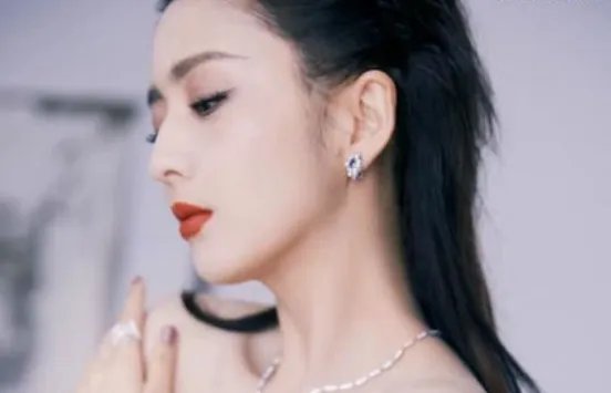 佟丽娅辞演《三十而已》的顾佳，原因究竟是什么？