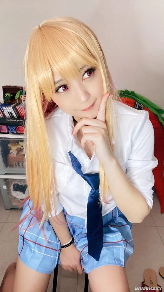 《更衣人偶》喜多川海梦COS美图 金发衬衫JK辣妹