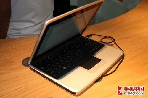 诺基亚Booklet 3G便携电脑真机全接触