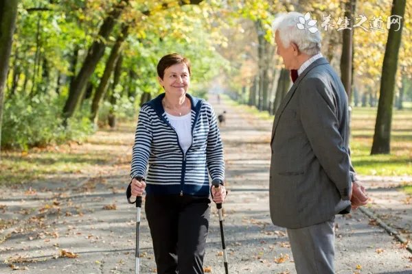 体育基础学问：常见的健身房健身器材有哪些