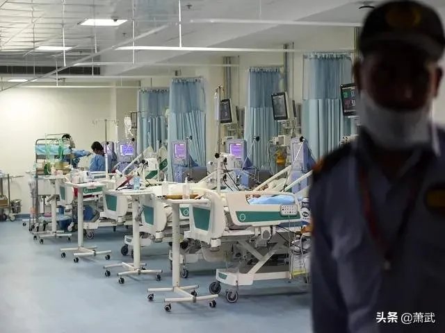 美国确诊人数从前天的35000直降到26000，是真的吗？