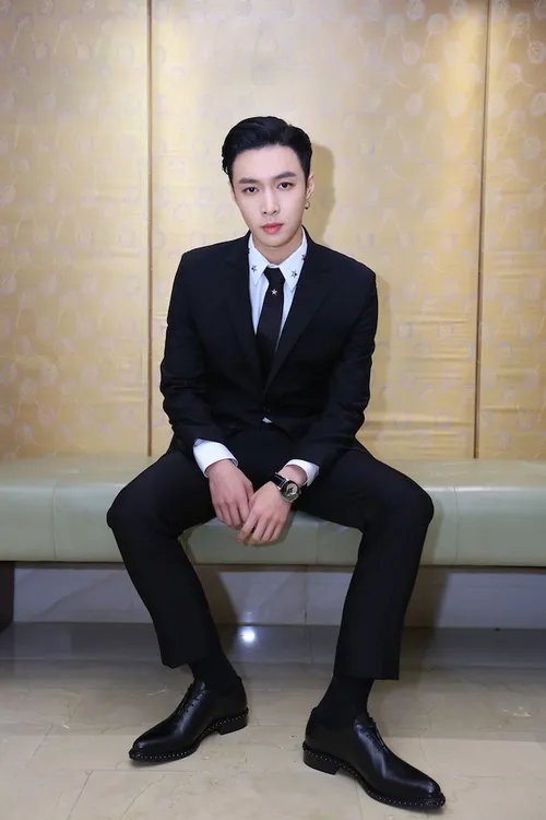 张艺兴连拿三奖感到意外吗？