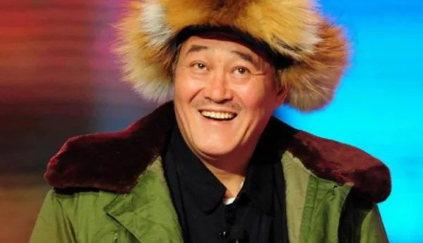 哈文与赵本山隔空开撕，有本事永远不登春晚，究竟发生了什么？