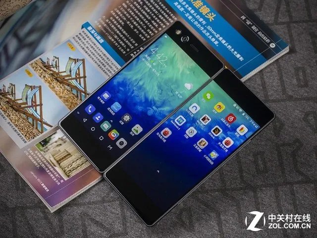双屏给你无限可能 中兴天机Axon M热卖