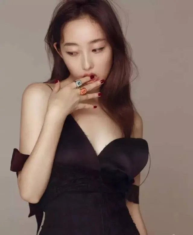 玉体横陈，性感窒息诱惑！林黛玉清纯不再？