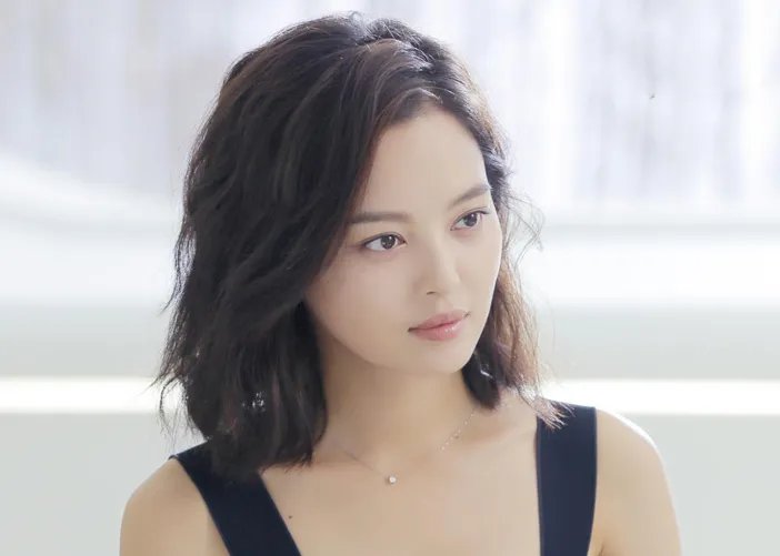 辛芷蕾回应点赞郑爽离婚新闻，明星的手为什么总是“这么滑”？