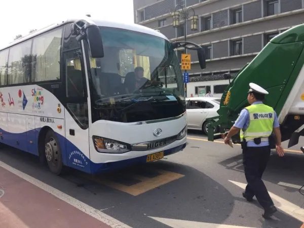近日济南一大巴车发生爆炸，具体是什么原因造成的？