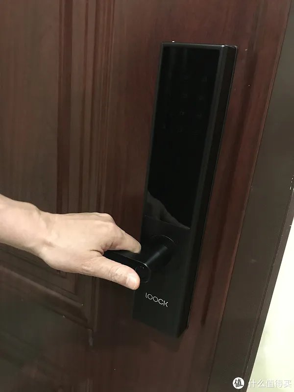 自然舒服的开锁方式，  鹿客智能指纹锁Classic版本