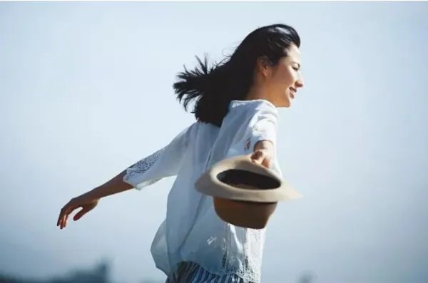 为什么不正经的姑娘，越来越受欢迎