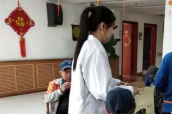 沧州北中医学生操场摆桌交流把脉，怎样看待这样的学习氛围？