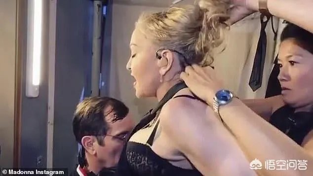 62岁麦姐和26岁小鲜肉男友甜蜜秀恩爱，你们怎么看？