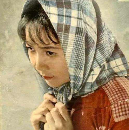 4位至亲人患癌离世，一生不拍广告，92岁田华为什么不敢退休？