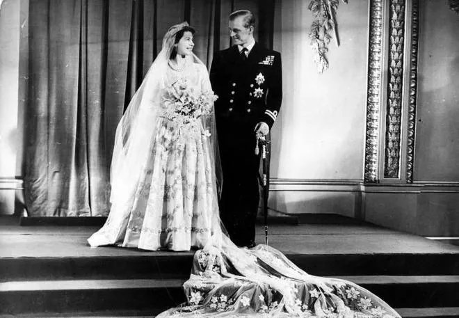 维多利亚女王：第一个穿着白色婚纱出嫁的新娘，拯救了霍尼顿蕾丝