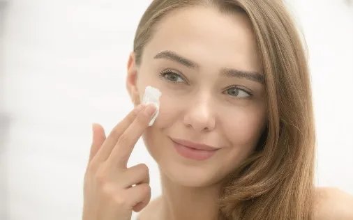 刷酸之后脸部有磨砂感怎么办