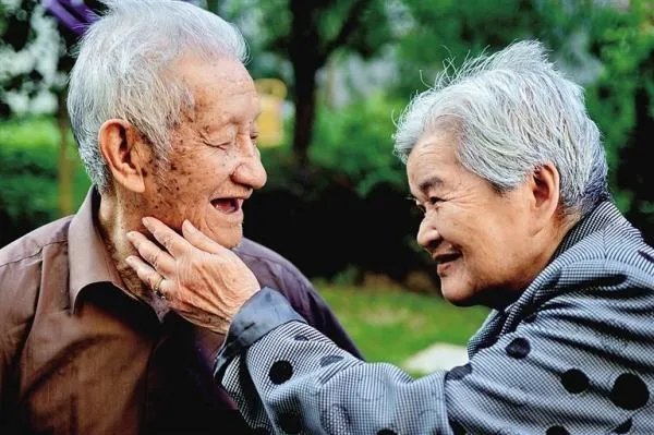 70年来，中国人均寿命从35提至77的原因有哪些？