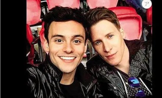 英国跳水金童订婚 同性恋亦可以结婚