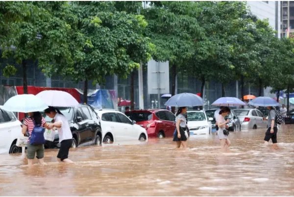 北京巨型雨幕从天而降，这场暴雨给当地造成了哪些影响？