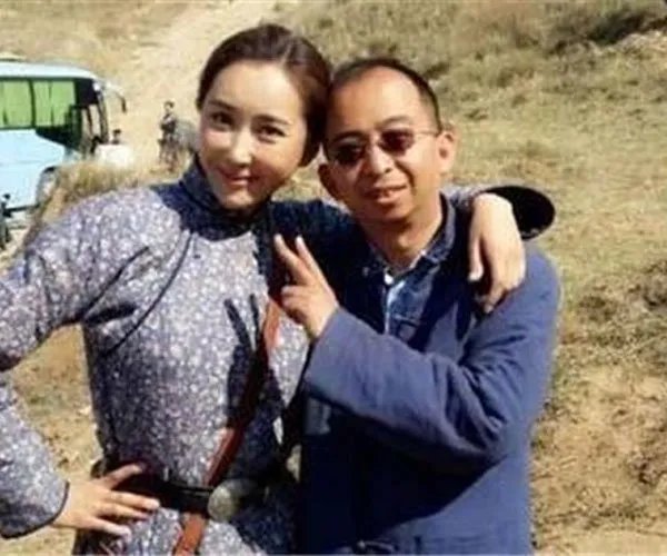 巨兴茂的妻子个人资料照片 岳丽娜经常夸自己老公