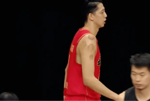 沈梓捷砸广告牌被罚款1万，你觉得他是有意的还是无意的？