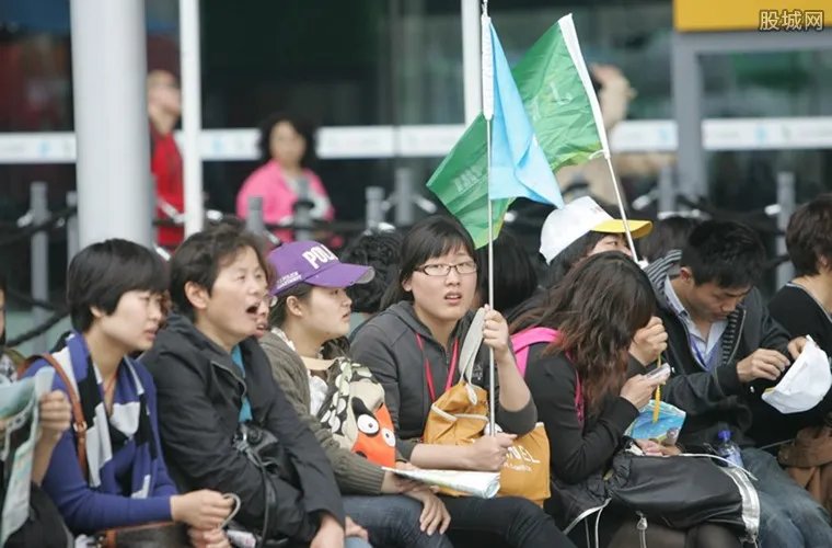 女子让导游学狗叫 游客疑被导游多收门票钱