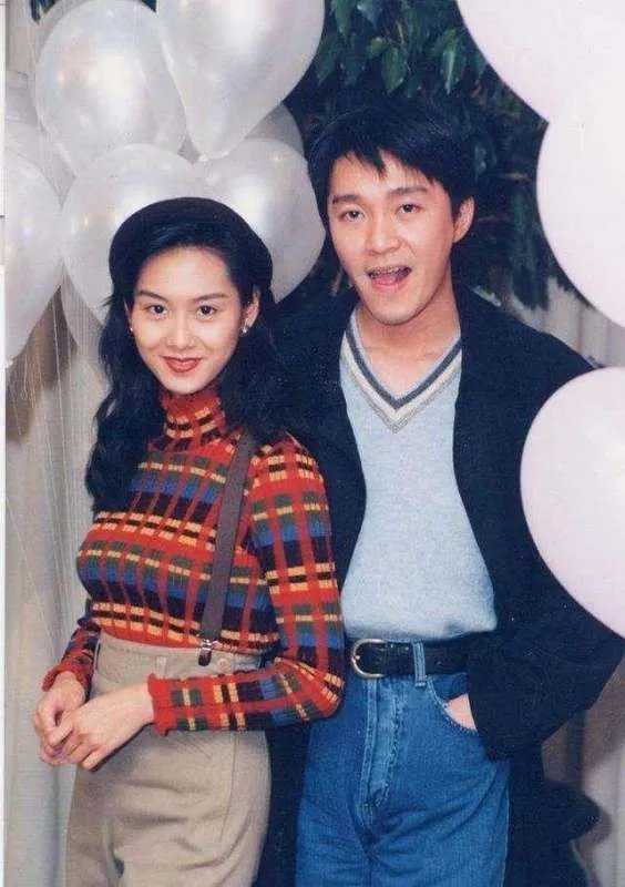 周星驰坎坷的一生，他为什么不结婚？
