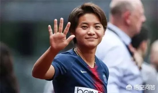 王霜面对新华社专访太谦虚，自认球迷眼中的大巴黎惊艳首秀只是及格水平，你怎么看？