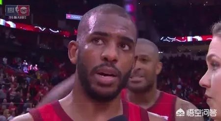 保罗被队友偷袭摸头杀，保罗脸色大变，塔克差点挨打，当时发生了什么？