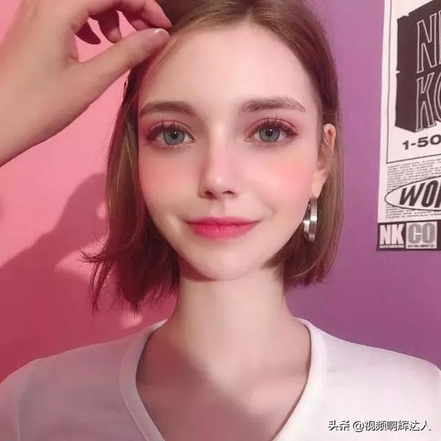 如果芭比娃娃要拍真人电影，全球范围内选角，你认为有哪些演员可以胜任这一角色？