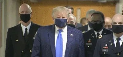 特朗普首次在公共场合戴上了口罩是由于幕僚的劝说，您怎么认为？