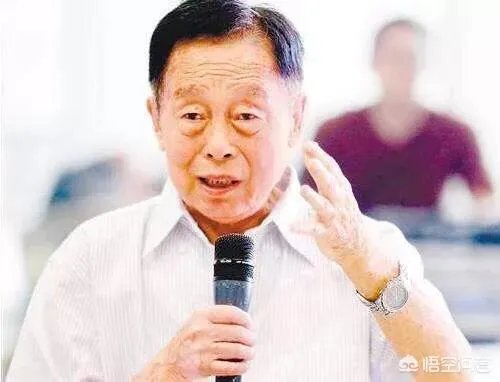 如何看待黄一鹤导演葬礼冷清的事实？