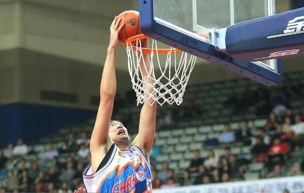 上海男篮终结北京四连胜比赛情况如何？