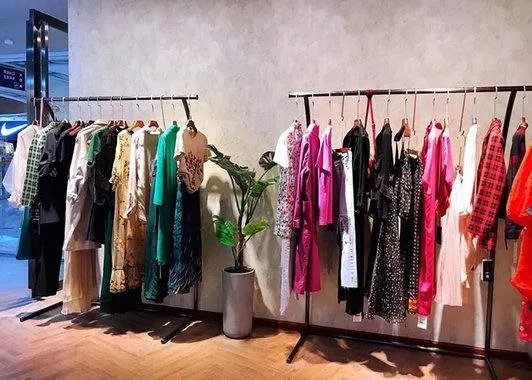 免加盟费的女装品牌服装有哪些？卡瑟蒂免费吗？