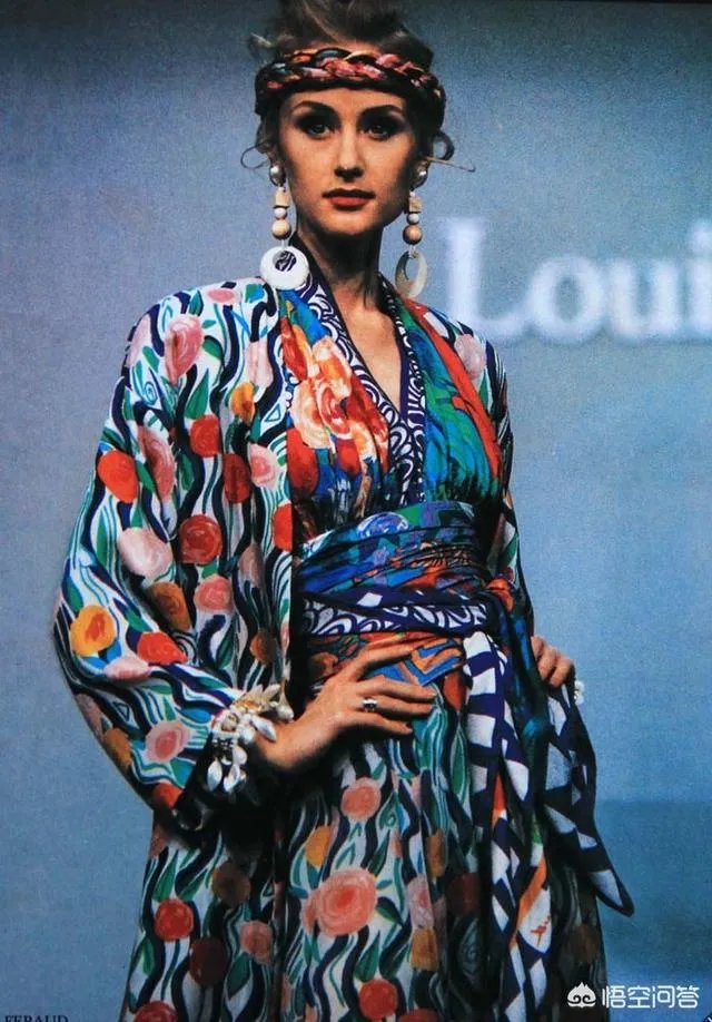 户外婚纱摄影越来越流行，那么如何拍好户外婚纱照呢？