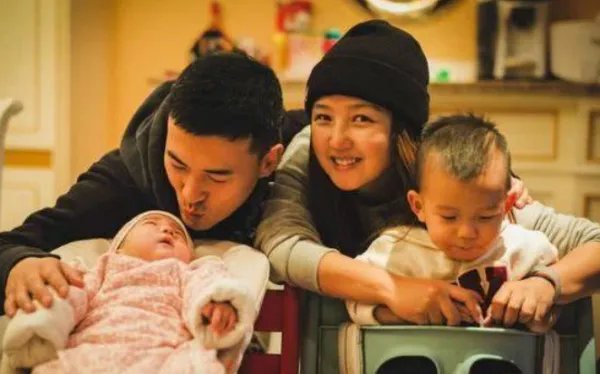 何洁生了几个孩子