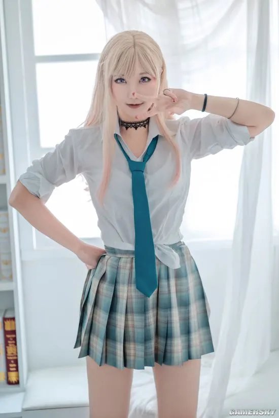 《更衣人偶》喜多川海梦COS美图 金发衬衫JK辣妹