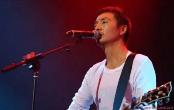 朴树为什么地位那么高 在爆红期间销声匿迹现在为钱复出？