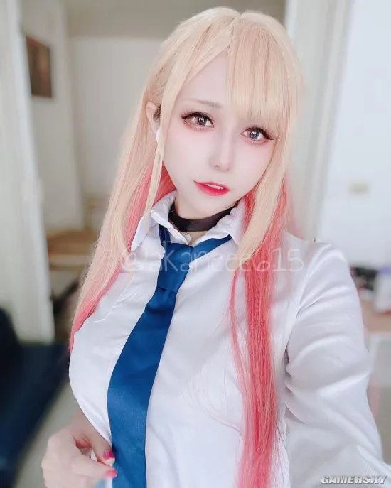 《更衣人偶》喜多川海梦COS美图 金发衬衫JK辣妹