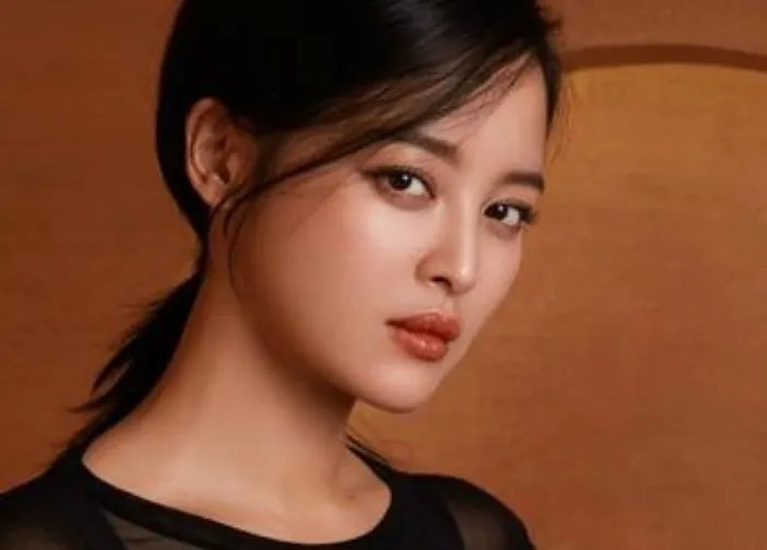 辛芷蕾回应点赞郑爽离婚新闻，明星的手为什么总是“这么滑”？