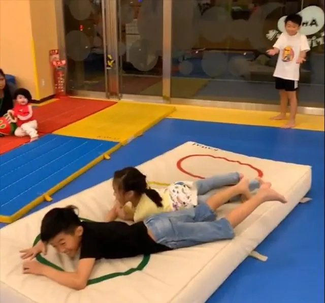 张柏芝携三胎宝宝旅游庆生，39岁仍享受当新生妈妈乐趣，你怎么看？