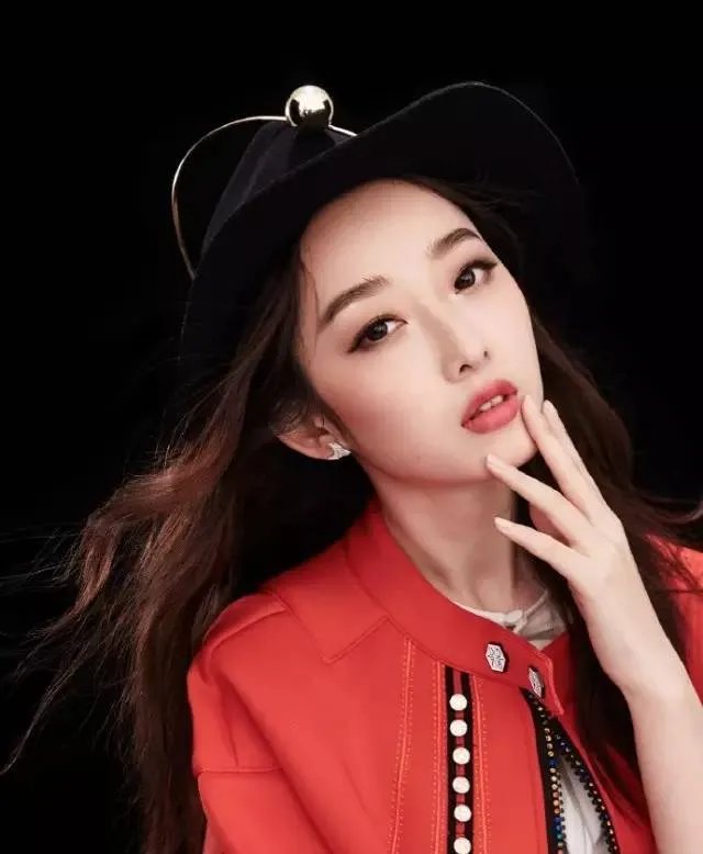 玉体横陈，性感窒息诱惑！林黛玉清纯不再？