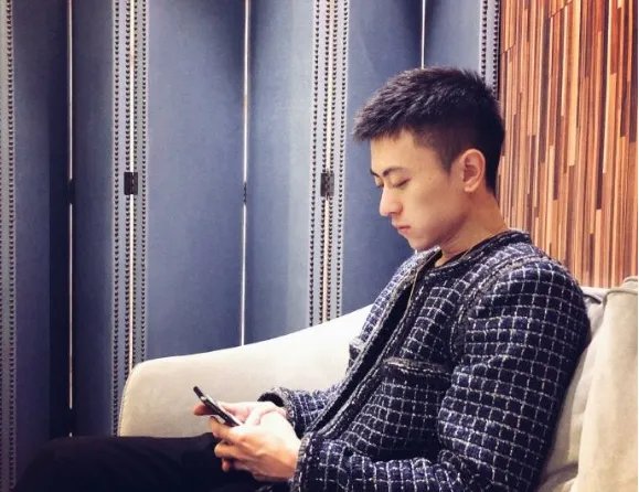 秦奋澄清未有爆料小号，为何大众会认为爆料的人是秦奋？