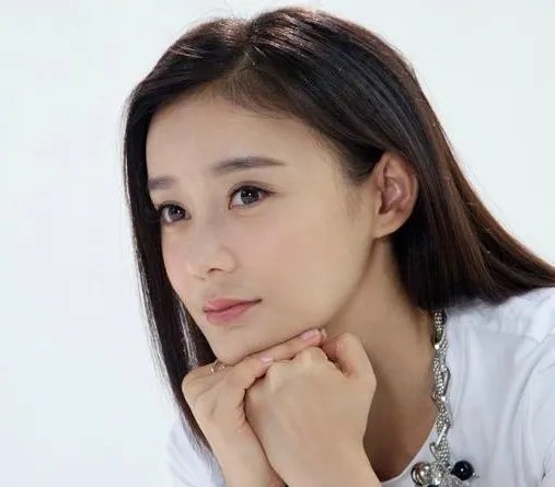 袁姗姗整容前后照片对比惊艳   现在成为女神级别人物